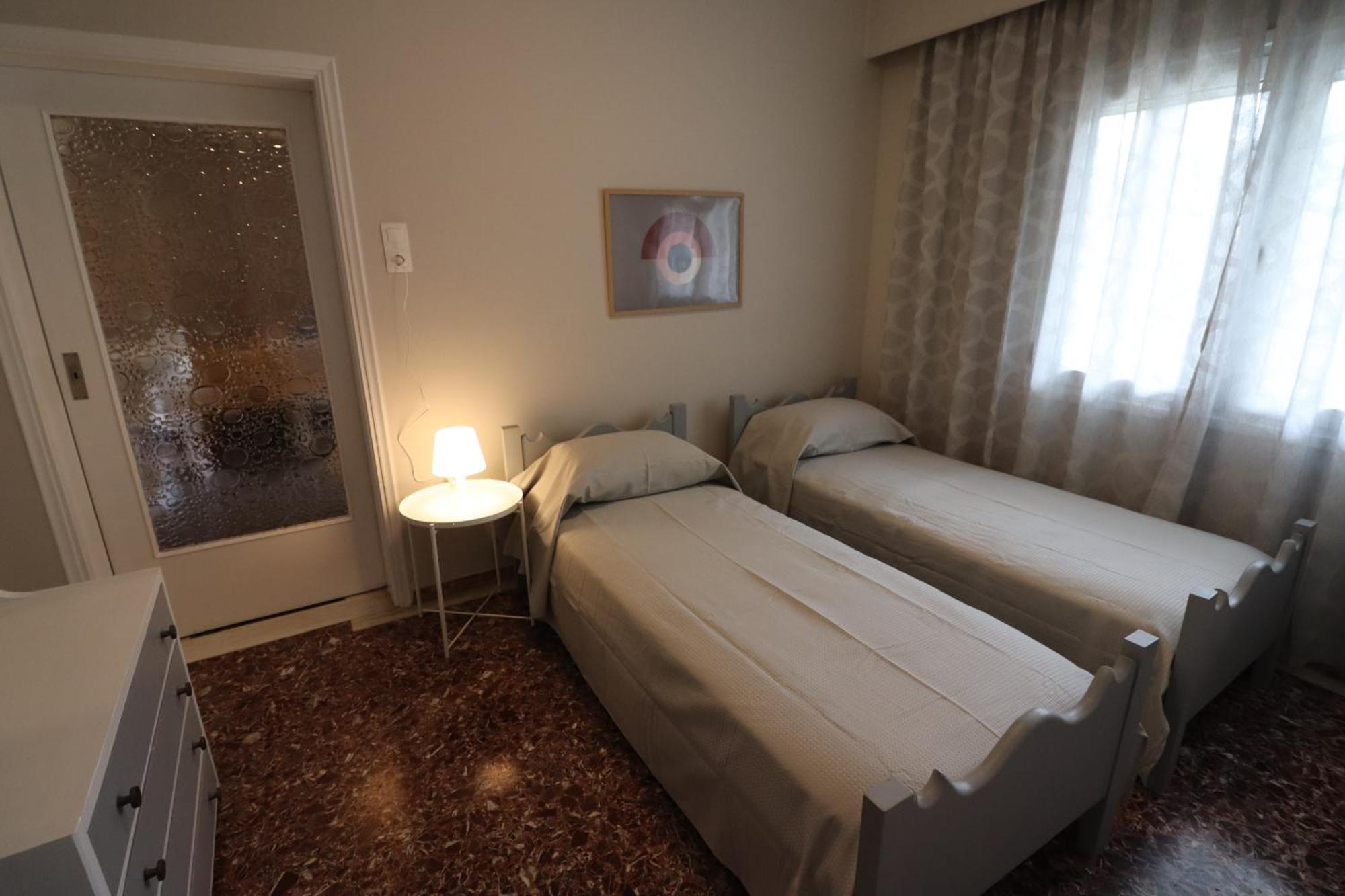 Lia House Near Airport Дом отдыха *