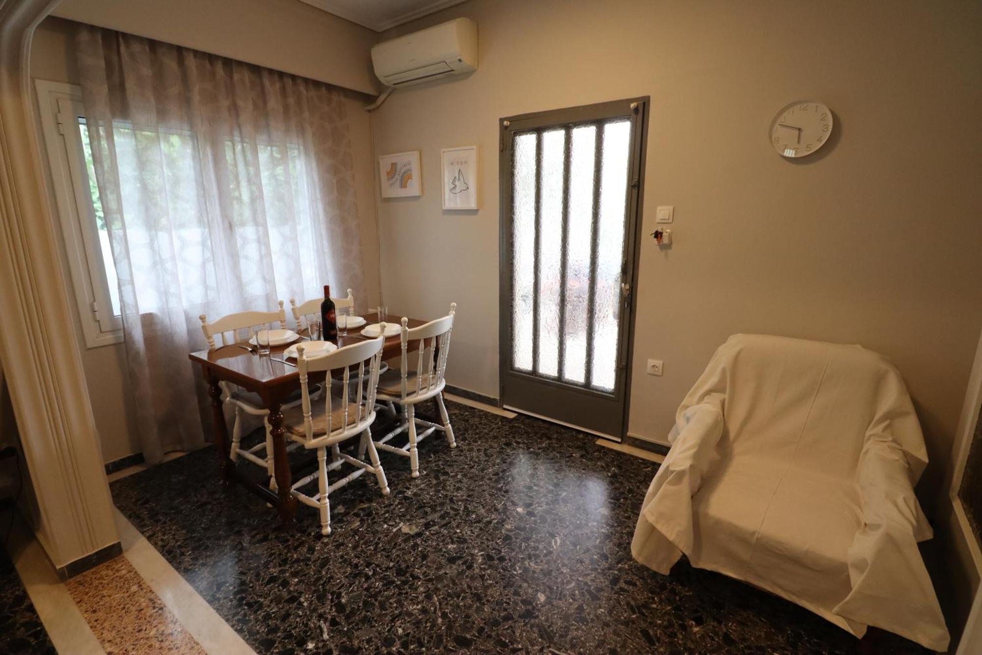 Lia House Near Airport Дом отдыха