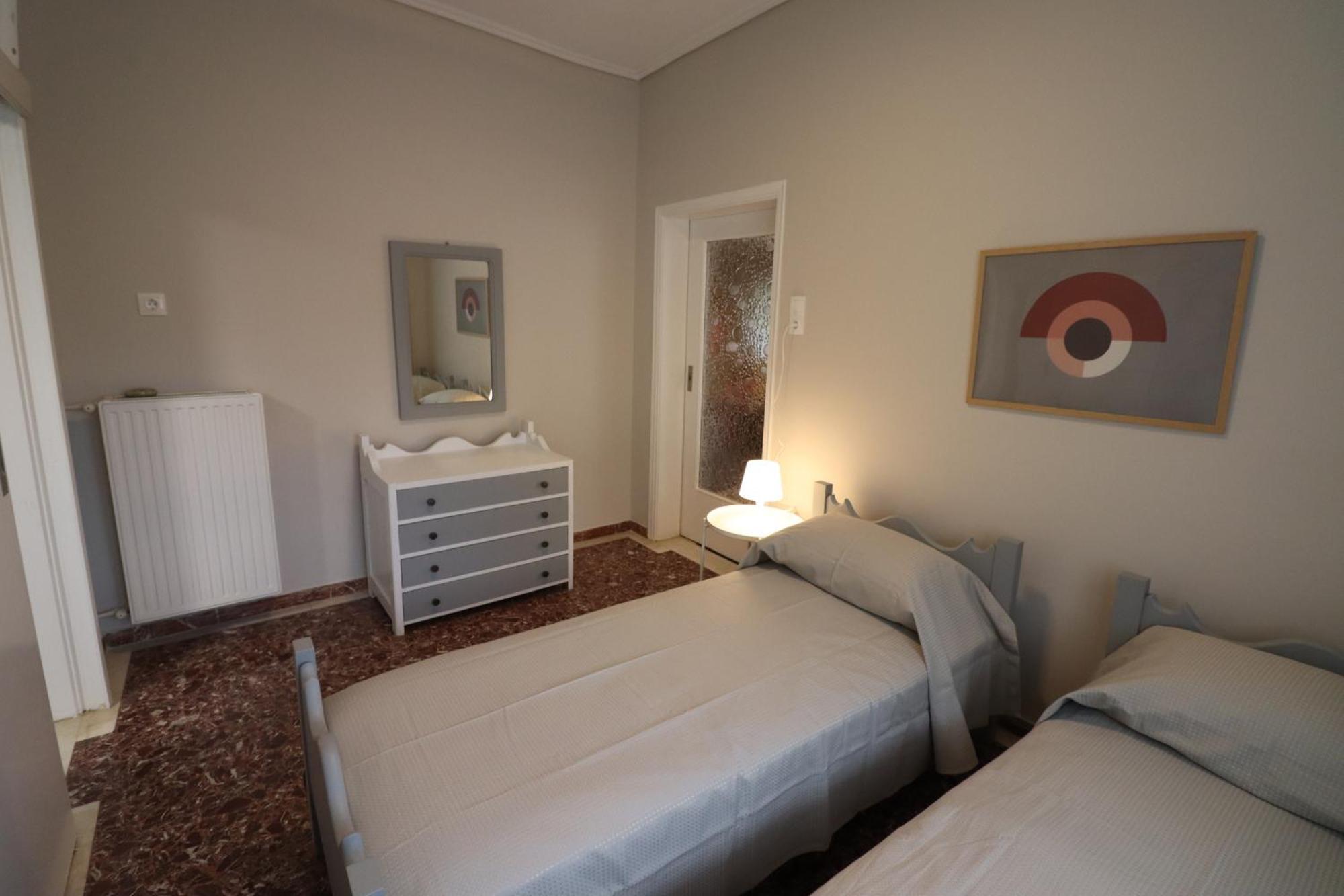 Lia House Near Airport Дом отдыха